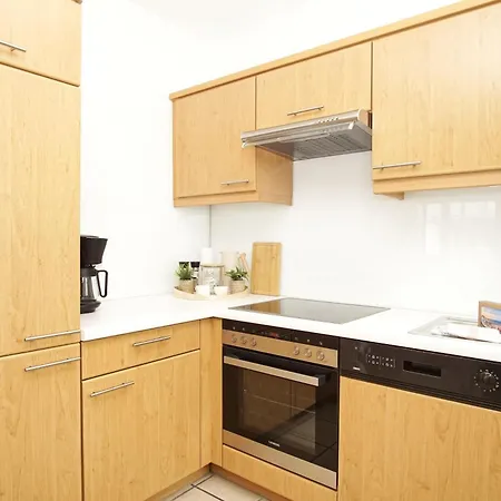 Karola Nr 10 Mit Schwimmbad Und Saunanutzung Im Ahoi-erlebnisbad Sellin Apartment *