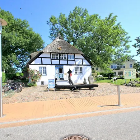 Karola Nr 10 Mit Schwimmbad Und Saunanutzung Im Ahoi-erlebnisbad Sellin Apartment *