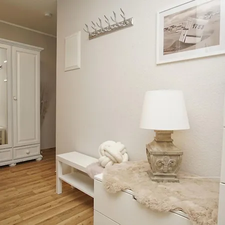 Apartment Karola Nr 10 Mit Schwimmbad Und Saunanutzung Im Ahoi-erlebnisbad Sellin *