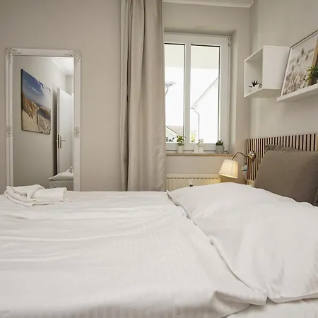 Karola Nr 10 Mit Schwimmbad Und Saunanutzung Im Ahoi-erlebnisbad Sellin Apartment *